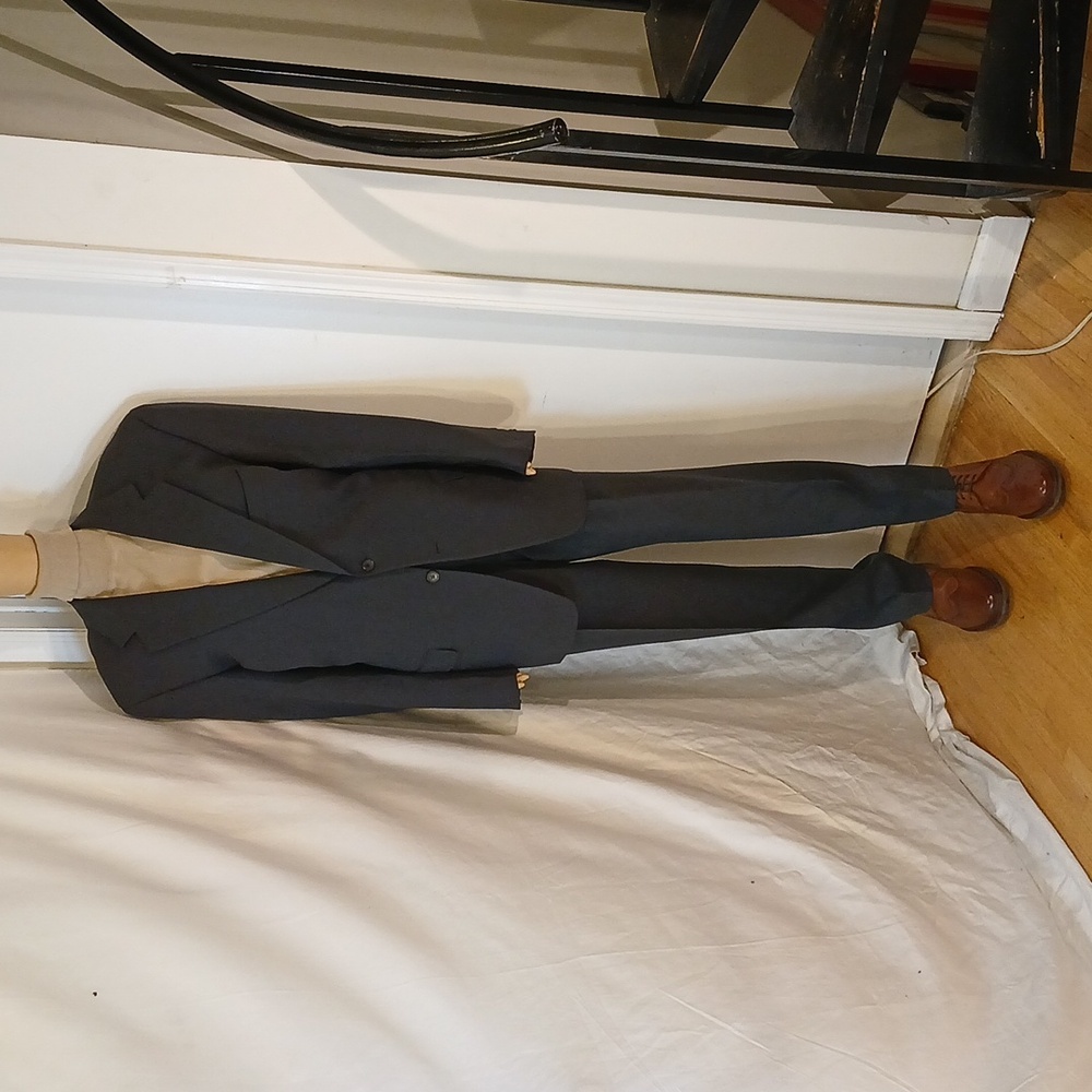 Gorgeous Calvin Klein Dark Forest Green 2pc Suit.